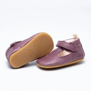 Chaussures souples 1er pas. Semelles flexibles en cuir naturel pour un bon développement du pied de l'enfant. Achat, conseils et test en suisse. Sur Vaud, Fribourg et en ligne. La boutique physiologique JeTePorte