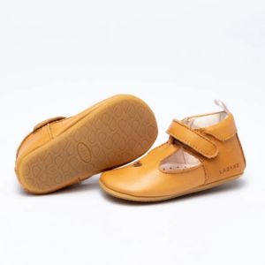 Chaussures souples 1er pas. Semelles flexibles en cuir naturel pour un bon développement du pied de l'enfant. Achat, conseils et test en suisse. Sur Vaud, Fribourg et en ligne. La boutique physiologique JeTePorte
