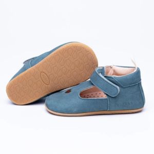 Chaussures souples 1er pas. Semelles flexibles en cuir naturel pour un bon développement du pied de l'enfant. Achat, conseils et test en suisse. Sur Vaud, Fribourg et en ligne. La boutique physiologique JeTePorte