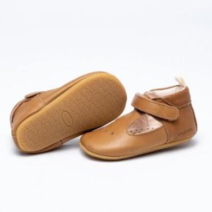 Chaussures souples 1er pas. Semelles flexibles en cuir naturel pour un bon développement du pied de l'enfant. Achat, conseils et test en suisse. Sur Vaud, Fribourg et en ligne. La boutique physiologique JeTePorte