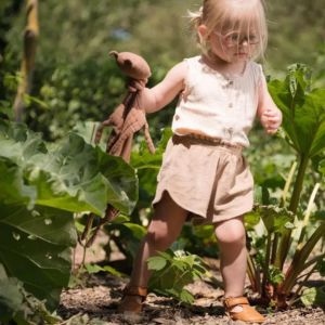 Chaussures souples 1er pas. Semelles flexibles en cuir naturel pour un bon développement du pied de l'enfant. Achat, conseils et test en suisse. Sur Vaud, Fribourg et en ligne. La boutique physiologique JeTePorte