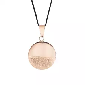 Un bola de grossesse pour accompagné votre bébé avec un doux son. CE bruit va rassurer botre bébé après la naissance. Un magnifique cadeau prenatal pour une futur maman. Un bijoux de lien entre maman et bébé. Achat en suisse sur jeteporte