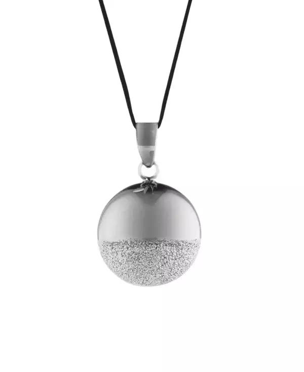 Un bola de grossesse pour accompagné votre bébé avec un doux son. CE bruit va rassurer botre bébé après la naissance. Un magnifique cadeau prenatal pour une futur maman. Un bijoux de lien entre maman et bébé. Achat en suisse sur jeteporte