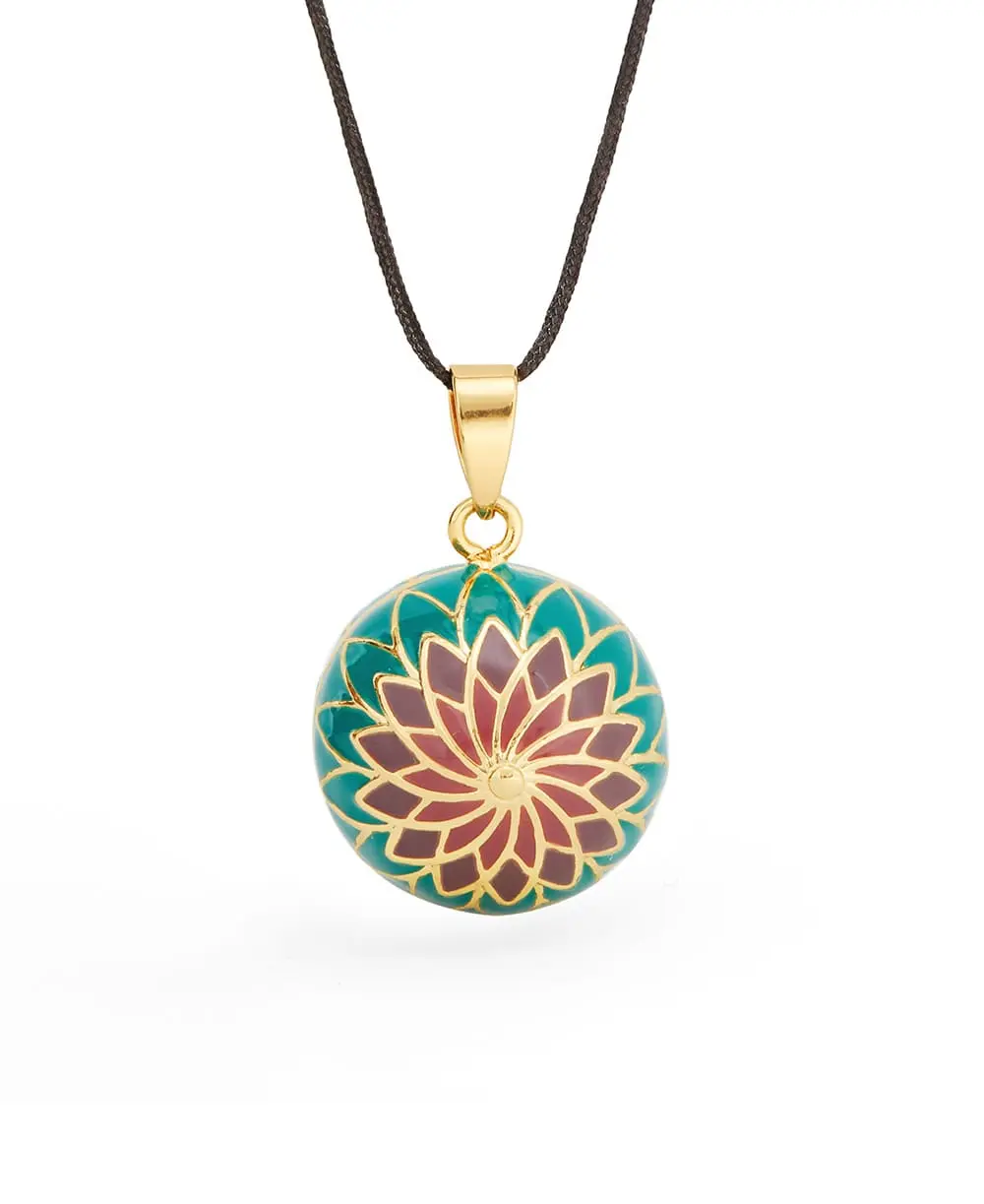 Un bola de grossesse pour accompagné votre bébé avec un doux son. CE bruit va rassurer botre bébé après la naissance. Un magnifique cadeau prenatal pour une futur maman. Un bijoux de lien entre maman et bébé. Achat en suisse sur jeteporte