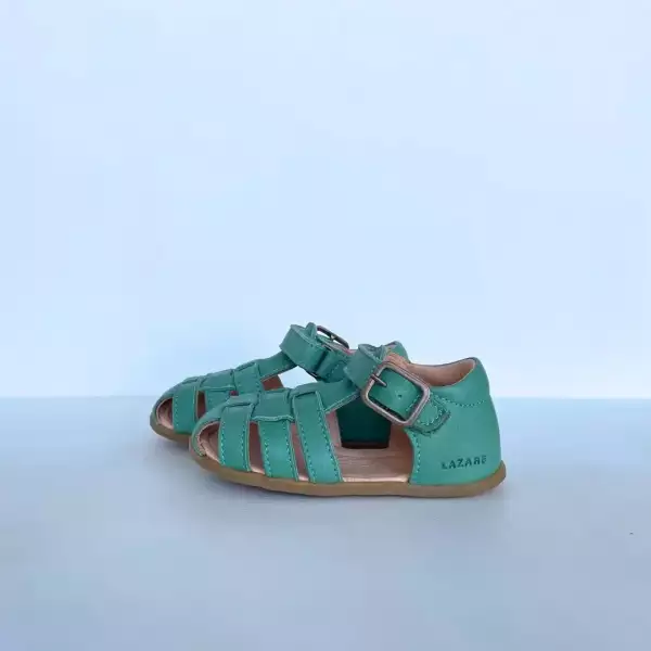 Sandales souples 1er pas. Semelles flexibles en cuir naturel. Achat, conseils et test en suisse. Sur Vaud, Fribourg et en ligne.