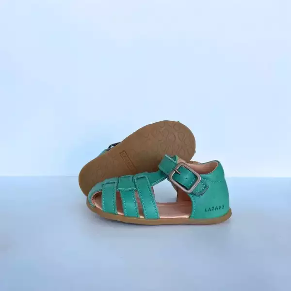 Sandales souples 1er pas. Semelles flexibles en cuir naturel. Achat, conseils et test en suisse. Sur Vaud, Fribourg et en ligne.