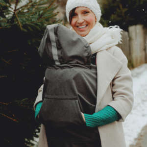 Une couverture de portage pour tenir chaud à votre bébé en hiver, mais aussi au printemps. Idéal se fixe facilement. Achat en suisse
