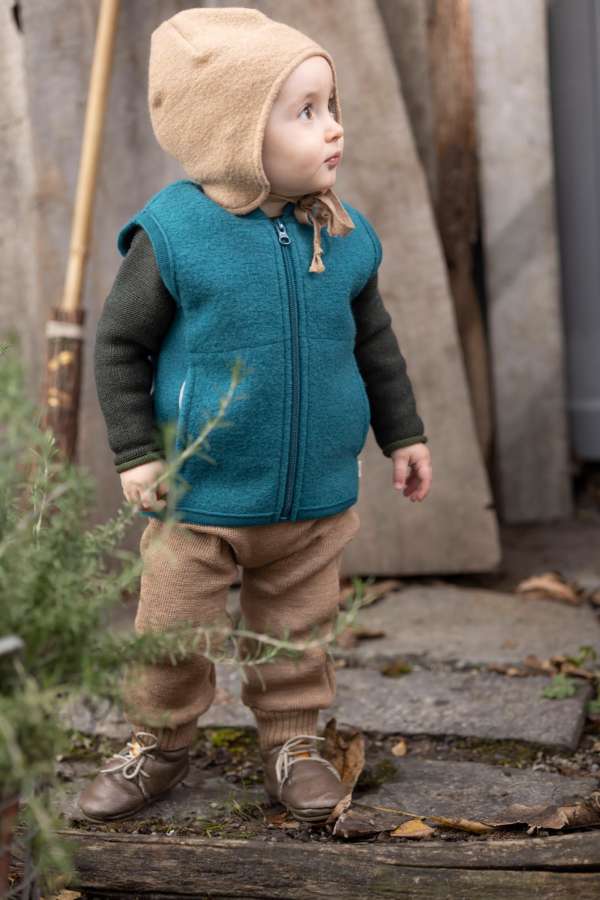 Des habits enfant et bébé en 100% pure laine mérinos de Disana. Achat et conseils pour bien choisir vos vêtements en fibres naturelles, en suisse. Sur Jeteporte à Romont.