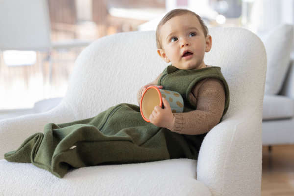 Un sac de couchage en laine mérinos. Pour des nuits au chaud pour bébé. De disana. Achat et conseils pour bien choisir vos vêtements en fibres naturelles, en suisse. Sur Jeteporte à Romont.