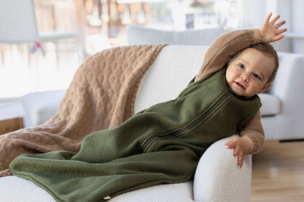 Un sac de couchage en laine mérinos. Pour des nuits au chaud pour bébé. De disana. Achat et conseils pour bien choisir vos vêtements en fibres naturelles, en suisse. Sur Jeteporte à Romont.