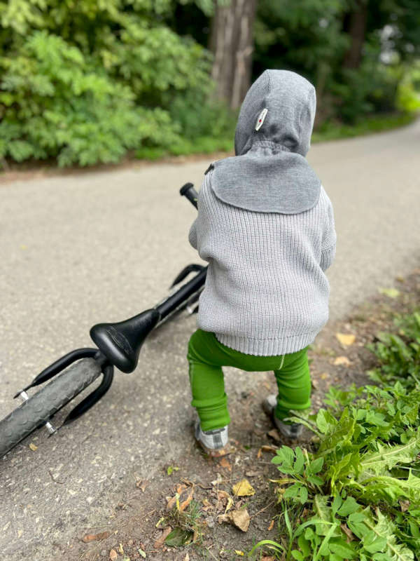 La cagoule manymonths en laine mérinos pour tenir chaud à bébé tout l'hiver! Idéal pour le portage, le ski, le vélo et les balades. Achat en Suisse sur jeteporte