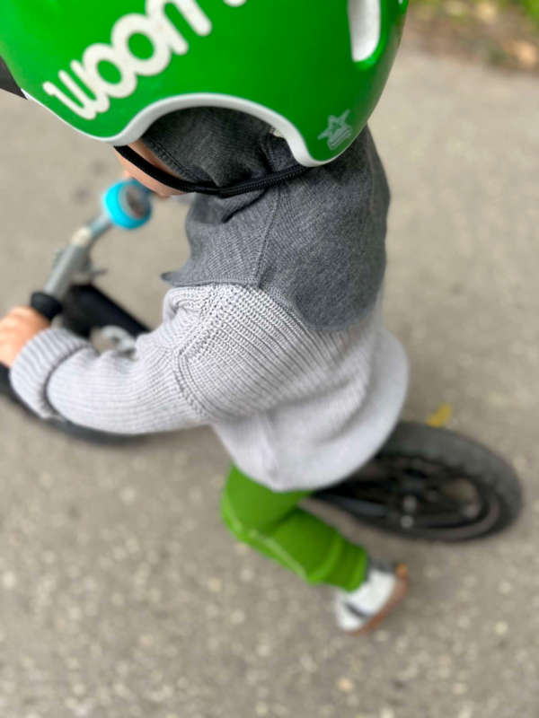 La cagoule manymonths en laine mérinos pour tenir chaud à bébé tout l'hiver! Idéal pour le portage, le ski, le vélo et les balades. Achat en Suisse sur jeteporte