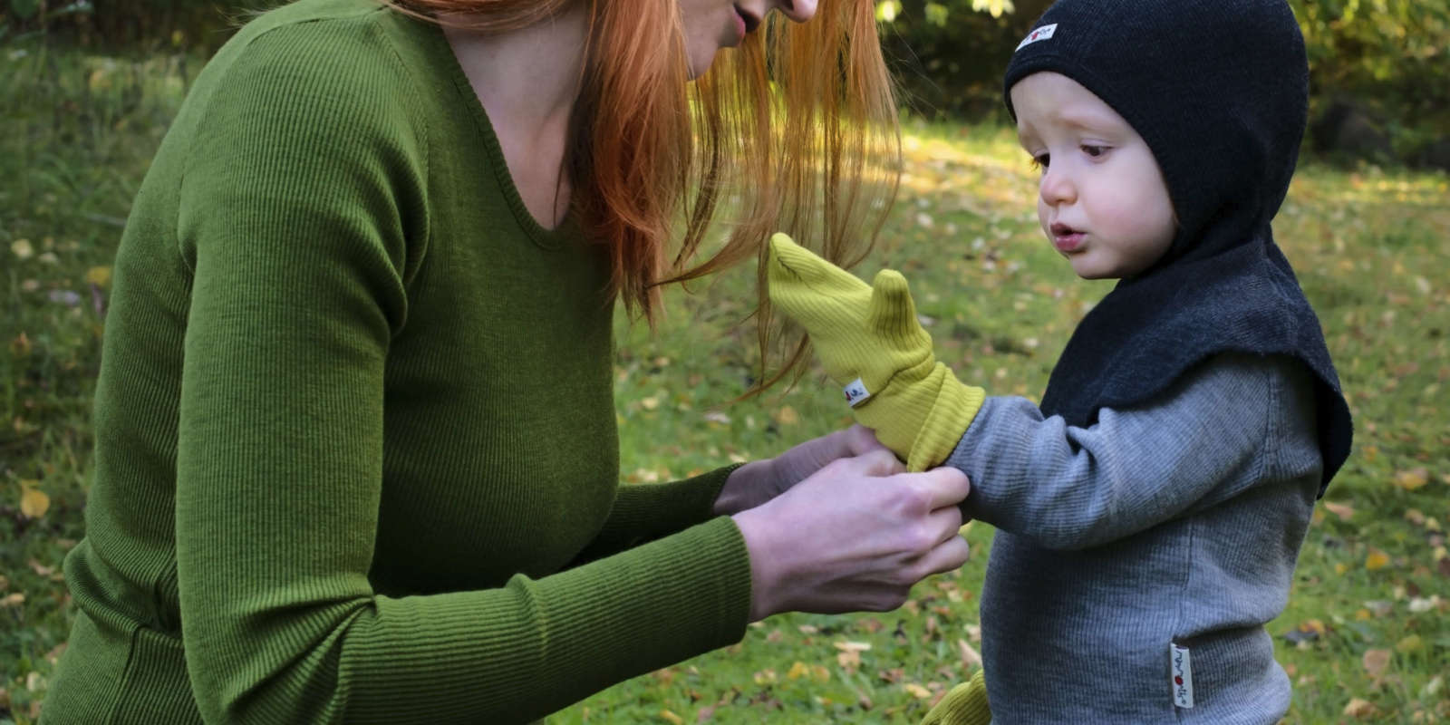La cagoule manymonths en laine mérinos pour tenir chaud à bébé tout l'hiver! Idéal pour le portage, le ski, le vélo et les balades. Achat en Suisse sur jeteporte