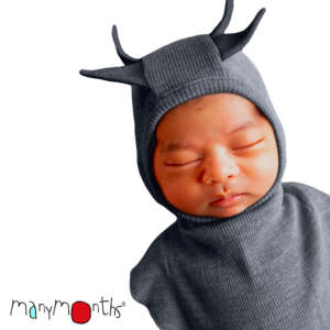 La cagoule manymonths en laine mérinos pour tenir chaud à bébé tout l'hiver! Idéal pour le portage, le ski, le vélo et les balades. Achat en Suisse sur jeteporte