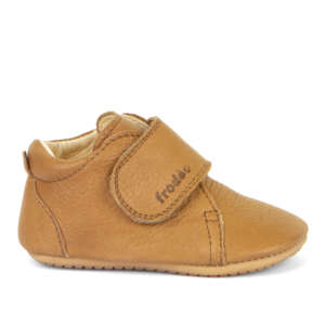 Chaussures souples 1er pas. Semelles flexibles en cuir naturel pour un bon développement du pied de l'enfant. Achat, conseils et test en suisse. Sur Vaud, Fribourg et en ligne. La boutique physiologique JeTePorte