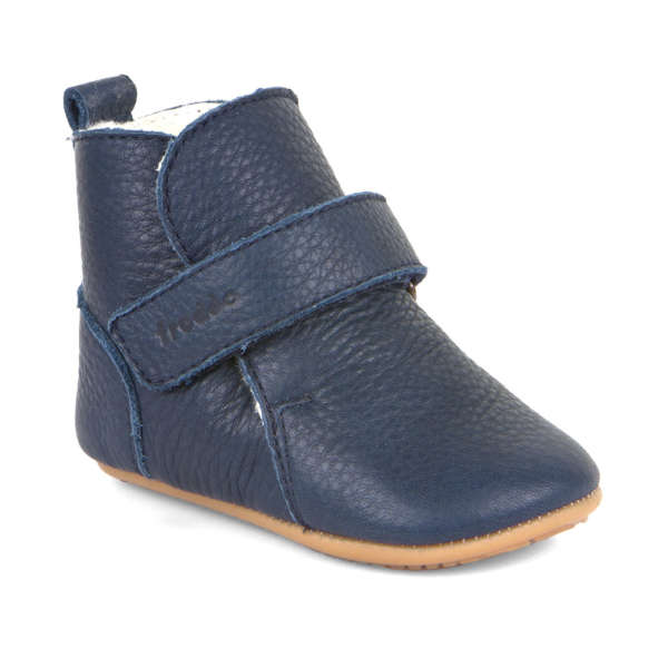 Chaussures souples 1er pas. Semelles flexibles en cuir naturel pour un bon développement du pied de l'enfant. Achat, conseils et test en suisse. Sur Vaud, Fribourg et en ligne. La boutique physiologique JeTePorte