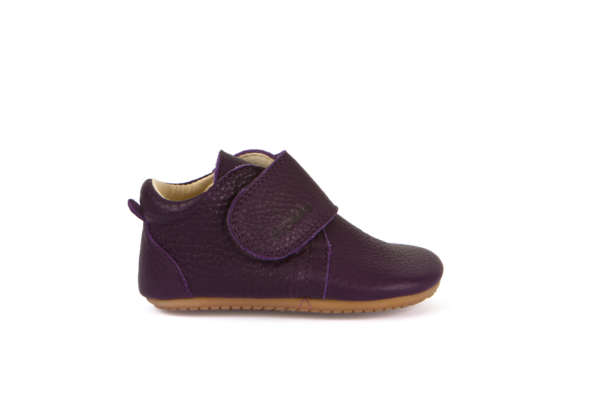 Chaussures souples 1er pas. Semelles flexibles en cuir naturel pour un bon développement du pied de l'enfant. Achat, conseils et test en suisse. Sur Vaud, Fribourg et en ligne. La boutique physiologique JeTePorte
