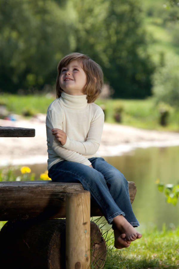 Pull col roulé en laine mérinos et soie de engel natur. Idéal pour le printemps et l'entre saisons. pour enfant. Achat en ligne et en boutique. En suisse, fribourg