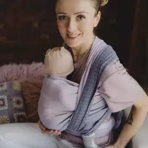 L'écharpe de portage little frog pour porter votre nouveau né dès la naissance. Physiologique, posture de bebe respectée. Achat en Suisse