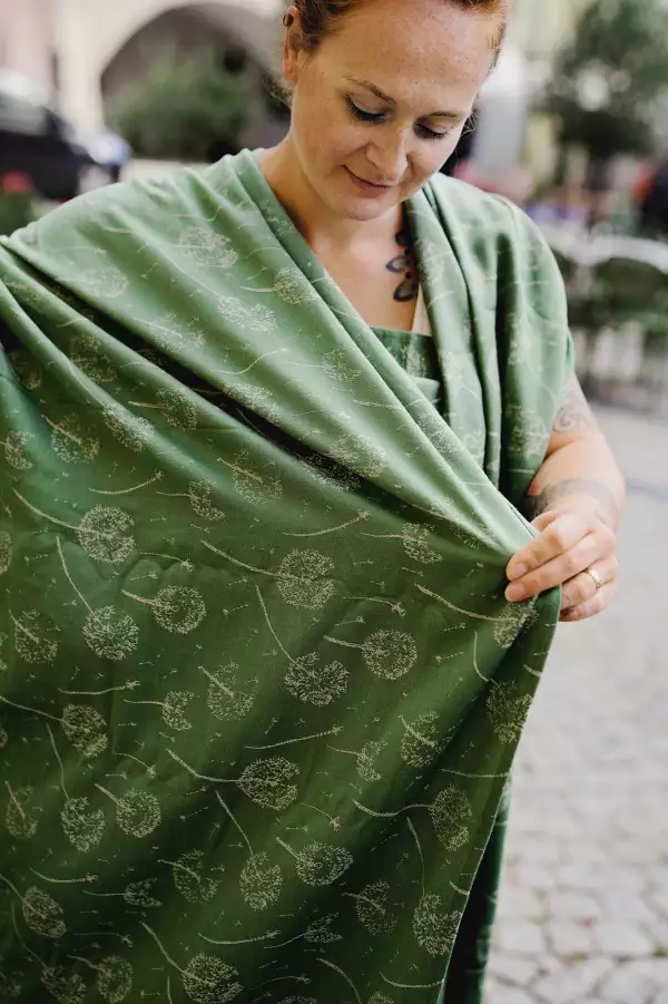 L'écharpe de portage little frog pour porter votre nouveau né dès la naissance. Physiologique, posture de bebe respectée. Achat en Suisse