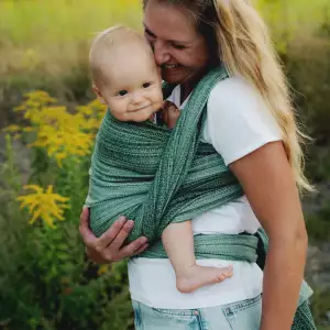 L'écharpe de portage little frog pour porter votre nouveau né dès la naissance. Physiologique, posture de bebe respectée. Achat en Suisse