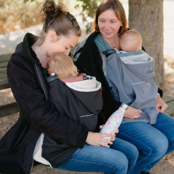 Une couverture de portage pour tenir chaud à votre bébé en hiver, mais aussi au printemps. Idéal se fixe facilement. Achat en suisse