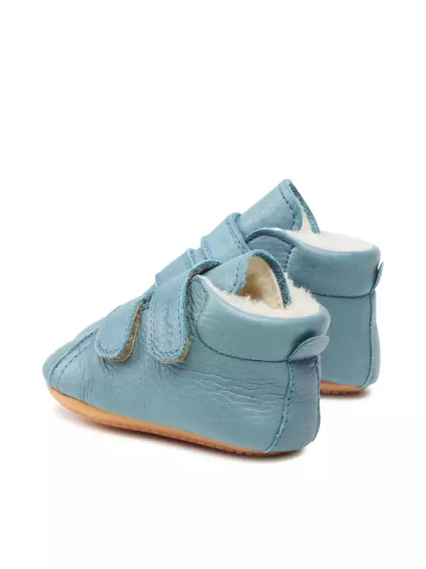 Chaussures souples 1er pas. Semelles flexibles en cuir naturel pour un bon développement du pied de l'enfant. Achat, conseils et test en suisse. Sur Vaud, Fribourg et en ligne. La boutique physiologique JeTePorte