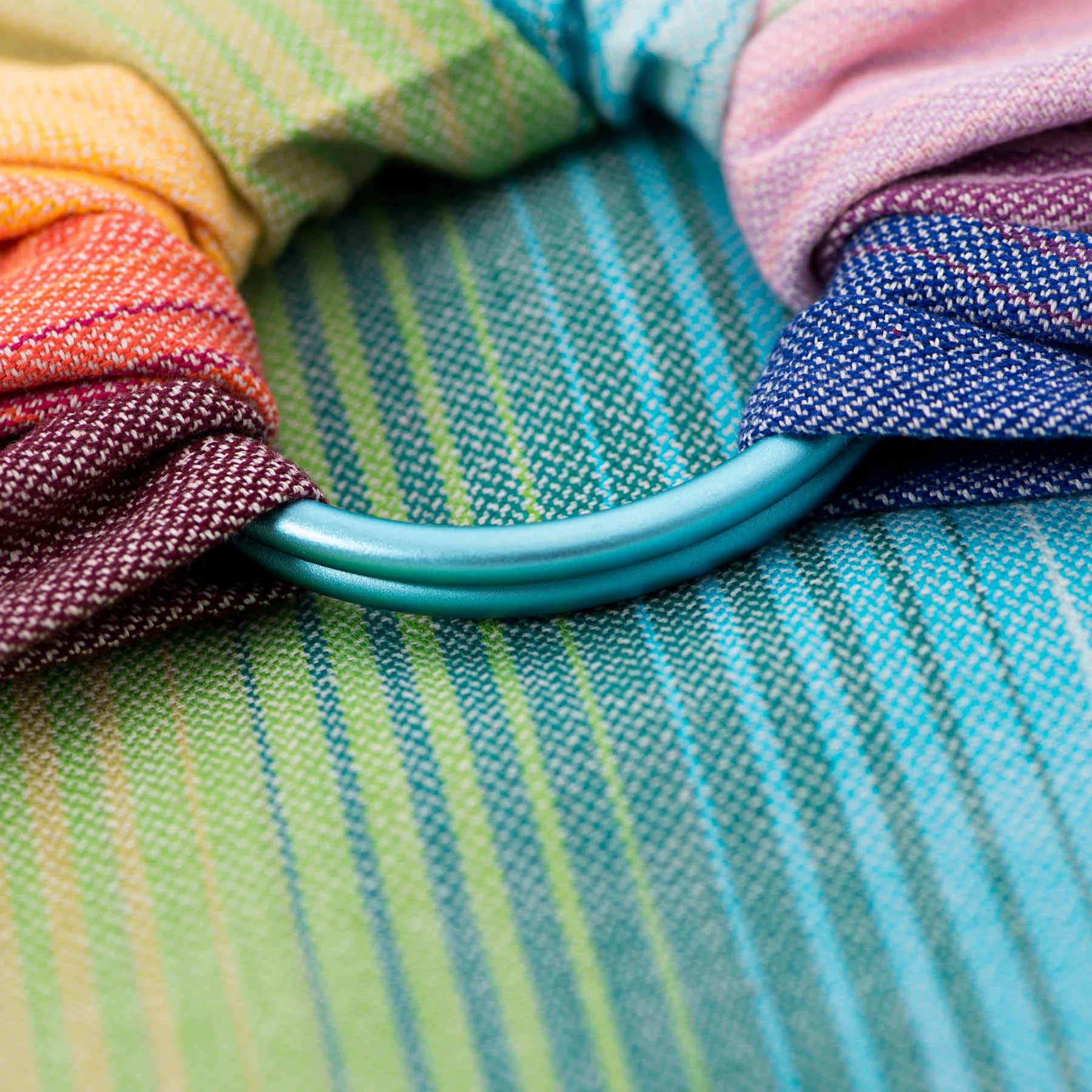 girasol_sling_portage_achat_suisse (1) Le sling de portage dès la naissance. Porter, allaiter, se balader et faire les courses en portage. Conseil et achat à la boutique du portage à Romont, Fribourg suisse