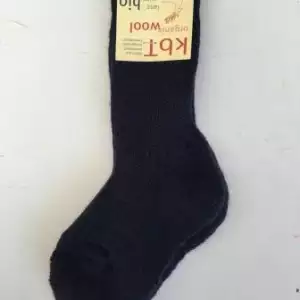 Les chaussettes et collants en laine vierge mérinos biologique sont idéal pour tenir les pieds de votre enfant au chaud. Pour le portage, le ski ou la maison. Conseil et achat en Suisse à Romont fribourg.
