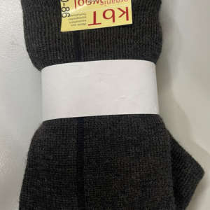 Les chaussettes et collants en laine vierge mérinos biologique sont idéal pour tenir les pieds de votre enfant au chaud. Pour le portage, le ski ou la maison. Conseil et achat en Suisse à Romont fribourg.