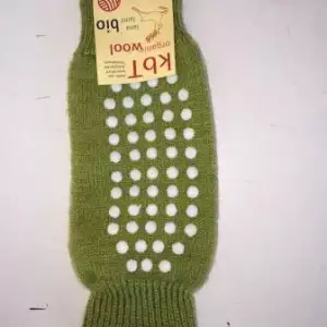 Les chaussettes et collants en laine vierge mérinos biologique sont idéal pour tenir les pieds de votre enfant au chaud. Pour le portage, le ski ou la maison. Conseil et achat en Suisse à Romont fribourg.