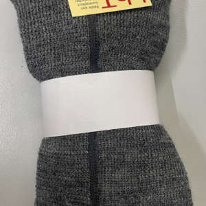 Les chaussettes et collants en laine vierge mérinos biologique sont idéal pour tenir les pieds de votre enfant au chaud. Pour le portage, le ski ou la maison. Conseil et achat en Suisse à Romont fribourg.
