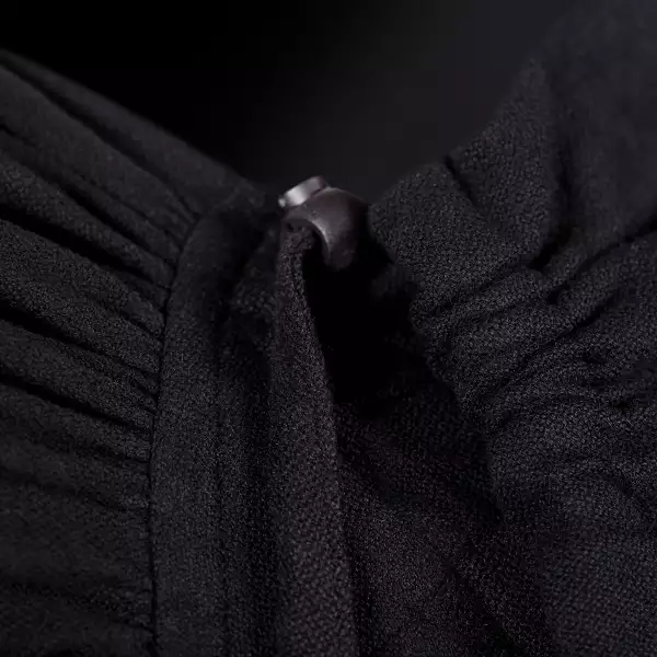 Porter son bébé dès la naissance avec le wrapmysol de Girasol. Un porte bébé physiologique et évolutif.