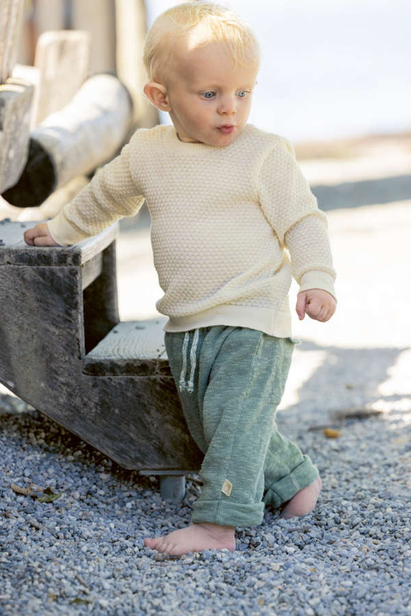 Habits pour enfant pour l'été en lin biologique. Découvrez la gamme dans la boutique naturelle jeteporte en Suisse à Romont