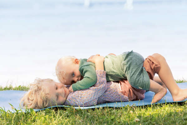 Habits pour enfant pour l'été en lin biologique. Découvrez la gamme dans la boutique naturelle jeteporte en Suisse à Romont
