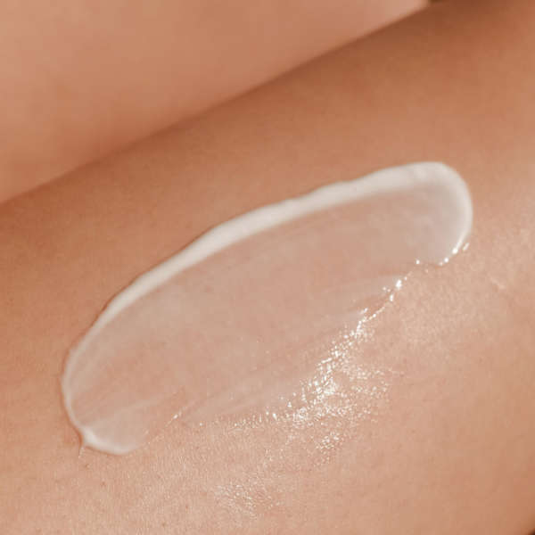 Une crème apaisante au calendual bio pour la peau de bébé. Des soins neobulle en Suisse