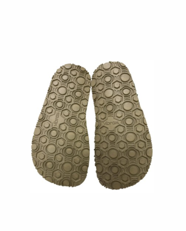 Des sandales souple barefoot pour enfant. Les flexi avi de froddo pour respecter les pieds de bebe.